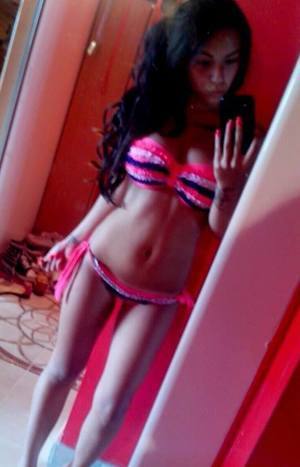 Cloe (20) in South Carolina | Casual Dating with Older Men