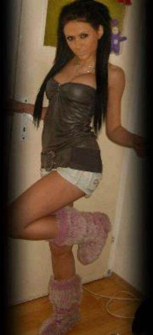 Celina (19), Washington adult dating profile image