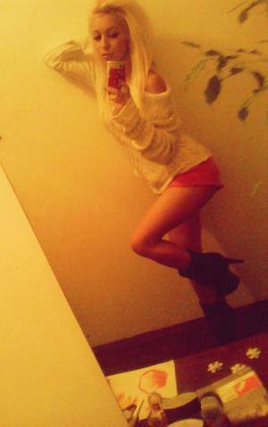 Chat with Mikaela (22) | California Casual Partners