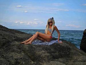 Meet Estefania (20) from Michigan | FWB Casual Partner