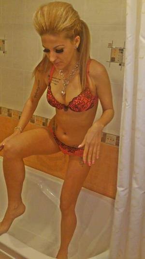 Eleanor (30) in Virginia | Friends with Benefits