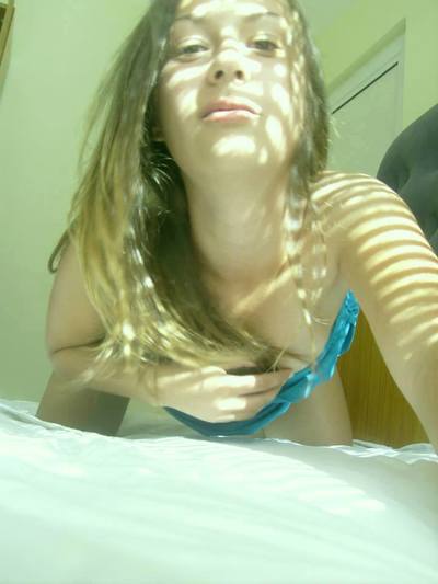 Chat with Rhiannon (25) | California Casual Partners