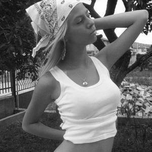 Local profile photo of Daniela, 18, in San Diego, CA