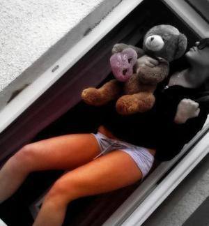 Photo of Karlie (28) from Montreal, QBC dating profile