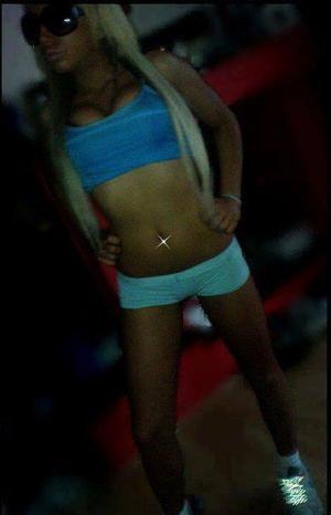 Meet Sharon (25) from Missouri | FWB Casual Partner