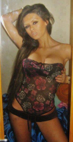 Giovanna (24) in Illinois | Friends with Benefits