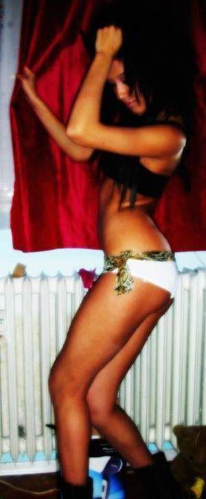 Adult dating profile photo of Abbey (24) in Delafield, WI