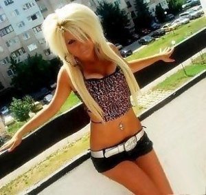 Maeve from Hawaii is interested in nsa sex with a nice, young man
