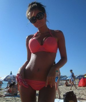 Rolande is a cheater looking for a guy like you!