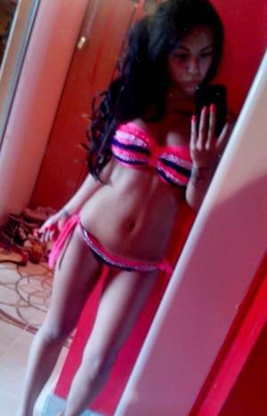 Cloe is a cheater looking for a guy like you!