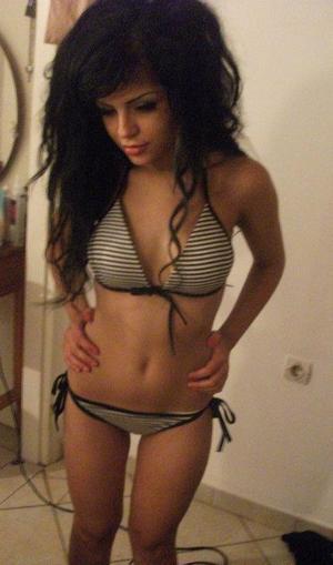 Voncile from Newfield Hamlet, New York is looking for adult webcam chat