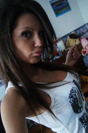 Looking for local cheaters? Take Cora from Florida home with you