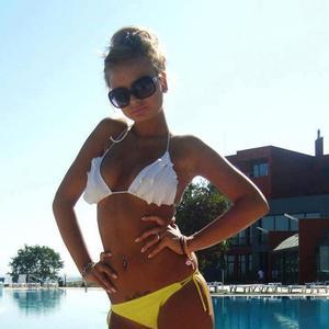 Meet local singles like Eva from North Dakota who want to fuck tonight