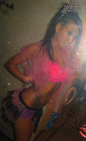 Mariana from Goldstream, Alaska is looking for adult webcam chat