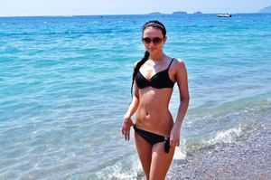 Raymonde from Hawaii is looking for adult webcam chat