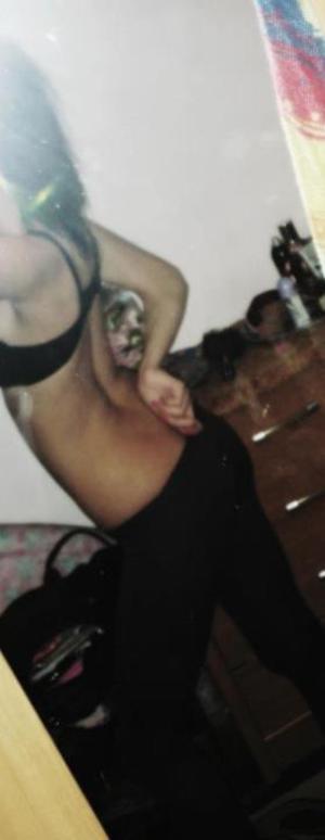 Dawn from British Colombia is looking for adult webcam chat