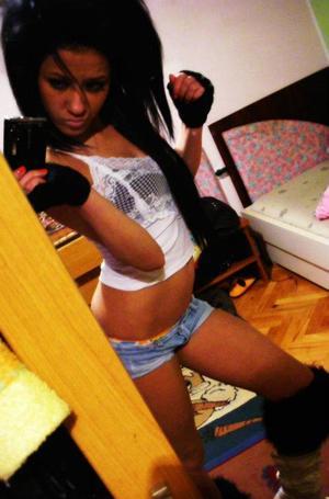 Meet local singles like Genevieve from New York who want to fuck tonight