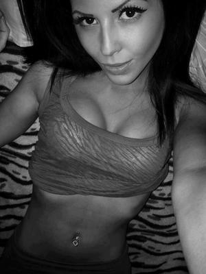 Kia from Ontario is looking for adult webcam chat