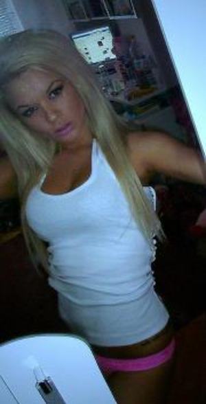 Azaria from Kansas is interested in nsa sex with a nice, young man