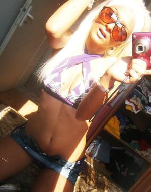 Escorts like Kellie are down to fuck you now!