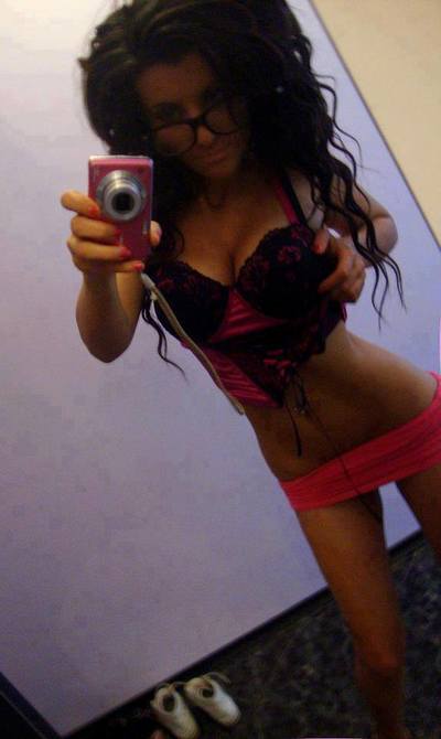 Rachelle from Barnesville, Georgia is looking for adult webcam chat
