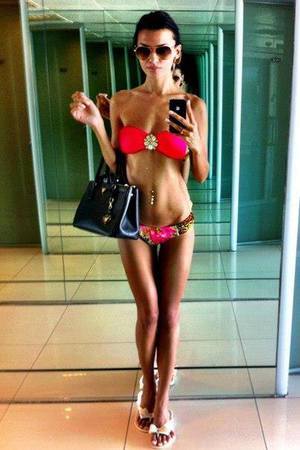 Escorts like Ebony are down to fuck you now!