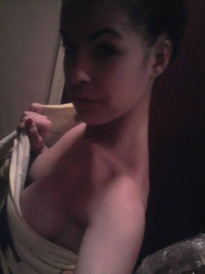 Drema from Berlin, New Hampshire is looking for adult webcam chat