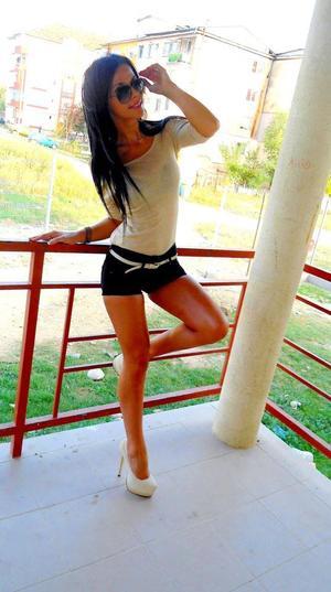 Looking for local cheaters? Take Simone from Colorado home with you