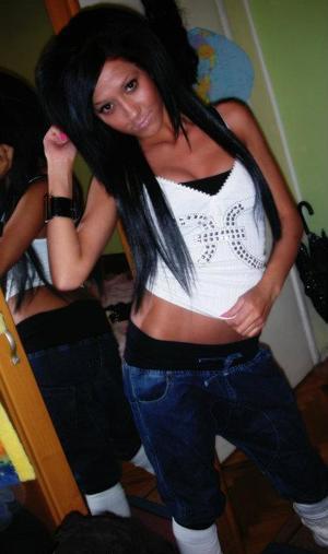 Looking for local cheaters? Take Leigh from California home with you