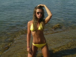 Meet local singles like Kyra from California who want to fuck tonight