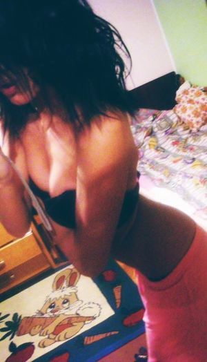 Jacklyn from Garden City, Kansas is looking for adult webcam chat