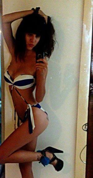 Vicenta from Wales, Wisconsin is looking for adult webcam chat