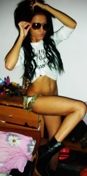 Regan from Tennessee is looking for adult webcam chat