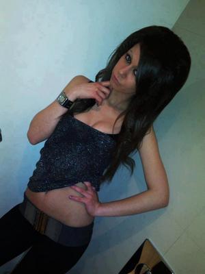 Selena from Wisconsin is looking for adult webcam chat