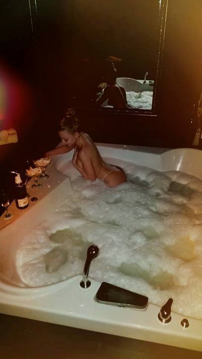 Finding a fuck buddy like Evelynn from Ontario has never been easier