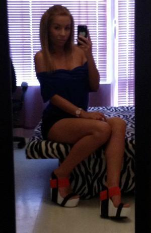 Leonarda from Hanley Hills, Missouri is looking for adult webcam chat