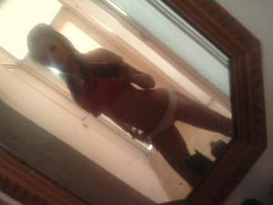 Evelyne is a cheater looking for a guy like you!