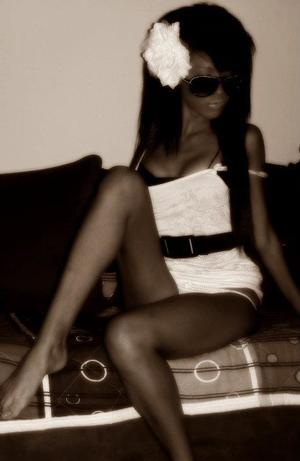 Looking for local cheaters? Take Lara from New York home with you