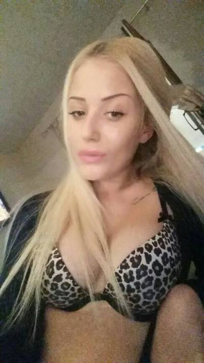 Meet local singles like Leontine from Wyoming who want to fuck tonight